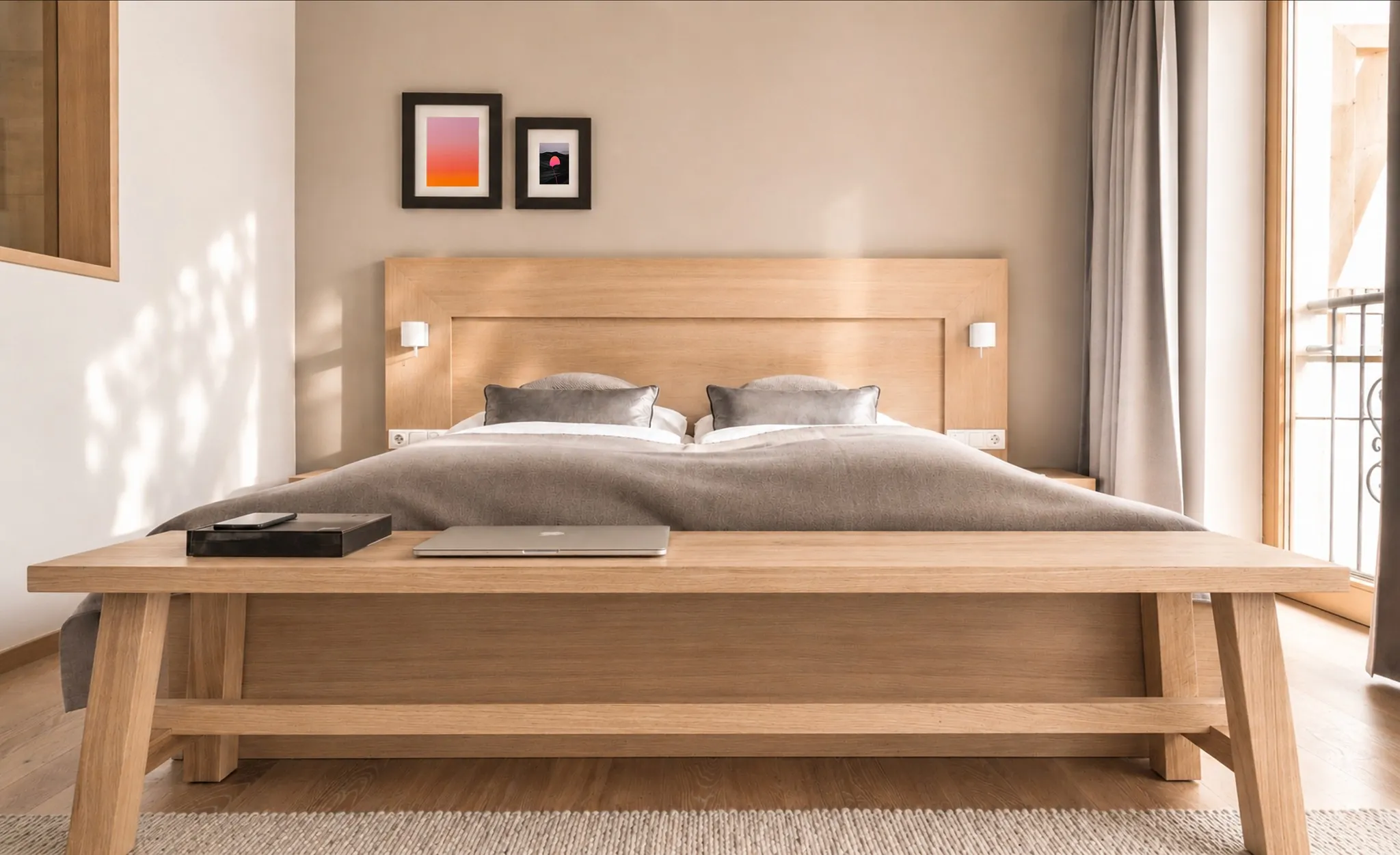Modern Top: Wie Modern, nur mit Balkon. Die ausziehbare Schlafcouch macht aus zwei Gästen drei.
